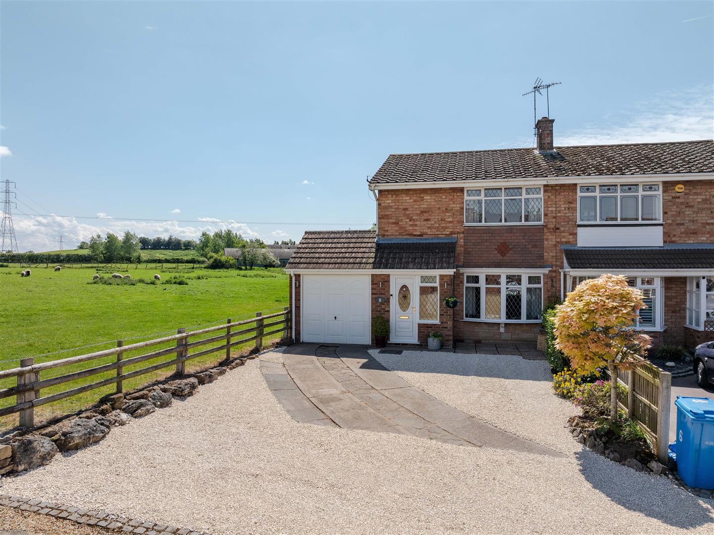 3 bed property in Stanley Drive, Swindon Dudley